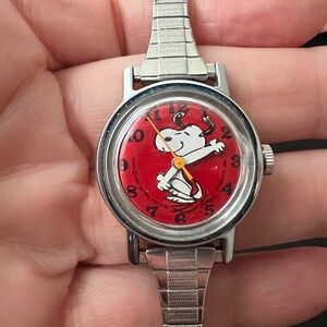 Vintage 1958 Peanuts Snoopy Mechanical Wind Up watch - Red Dial